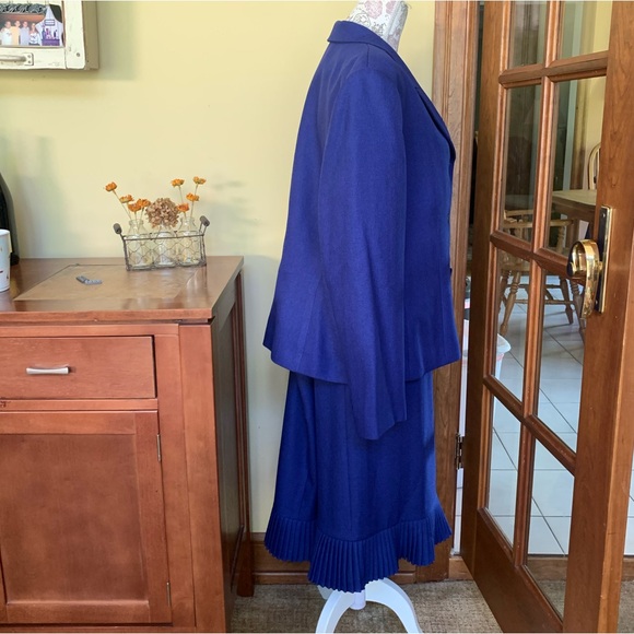 Le Suit Royal Blue Jacket and Skirt Set - Picture 2 of 7